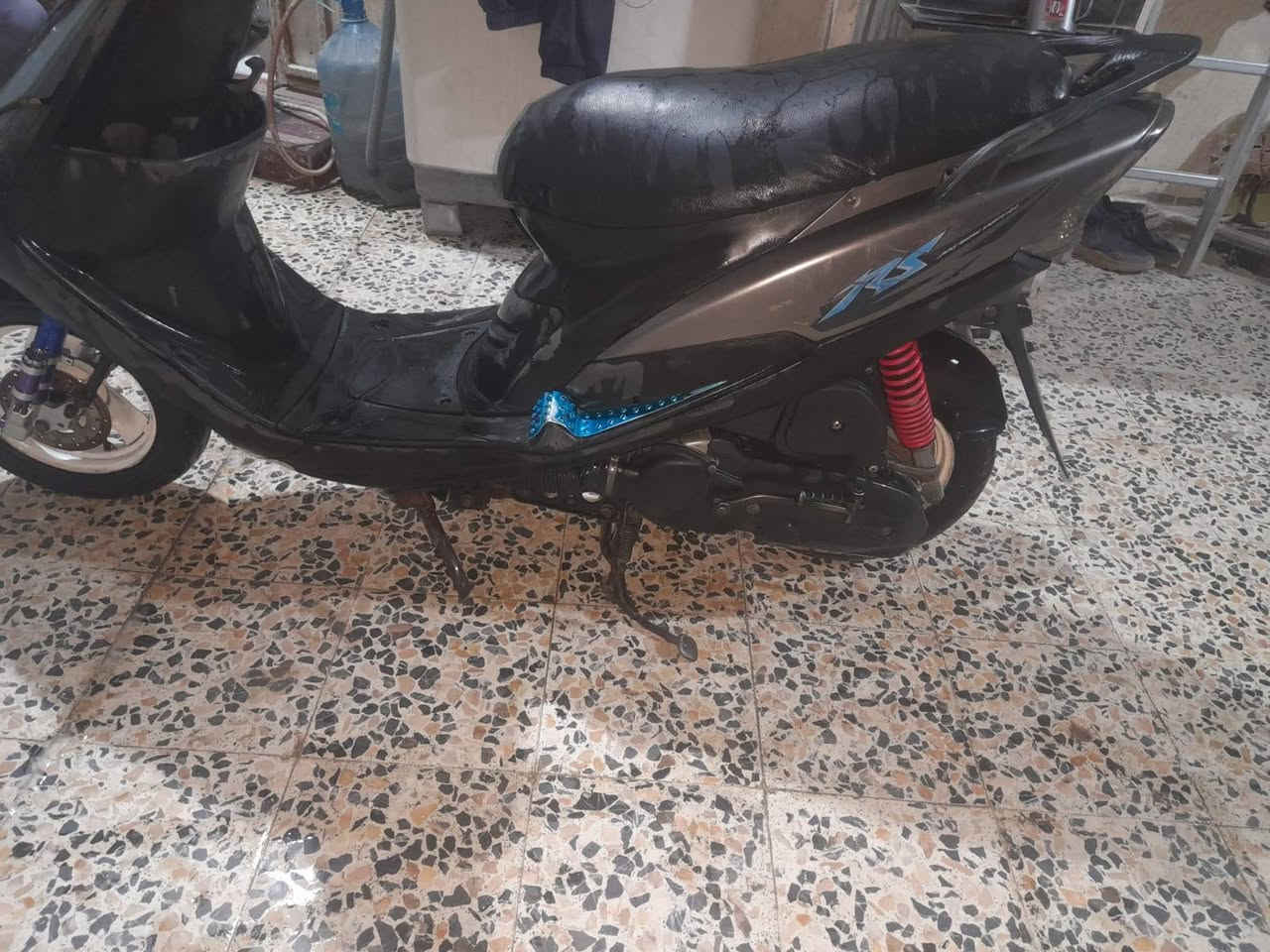 السلام وعليكم  ماكس عدله كفرات ختم واحد الدراجه جديده كلشي شغال سلف هندر كهربائيات كلها شغاله تايرات جدد دبلات جدد باتري جديد  عوزها بس عينه بوشه 49 علمن اول تجفيت غراض كلها اصليه مجفته مابيها اي نقص  السعر 600وبيها مجال قليل***********
