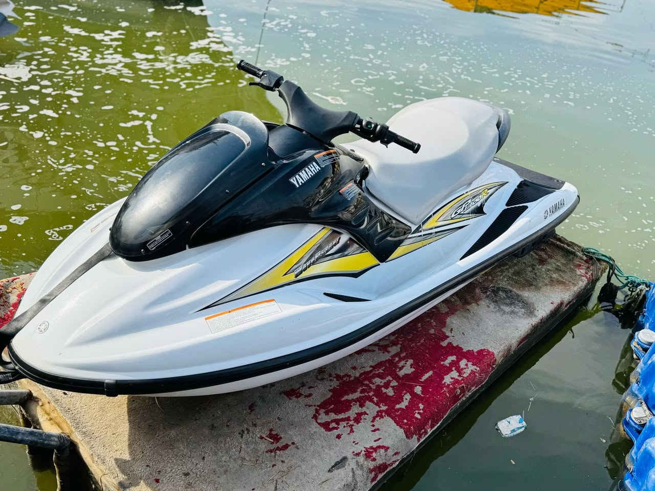 سلام عليكم جت  للبيع ياماها جي بي ار 1300 الجت كارتون تجي وشوف بعينك مكاني بصرة ***********
