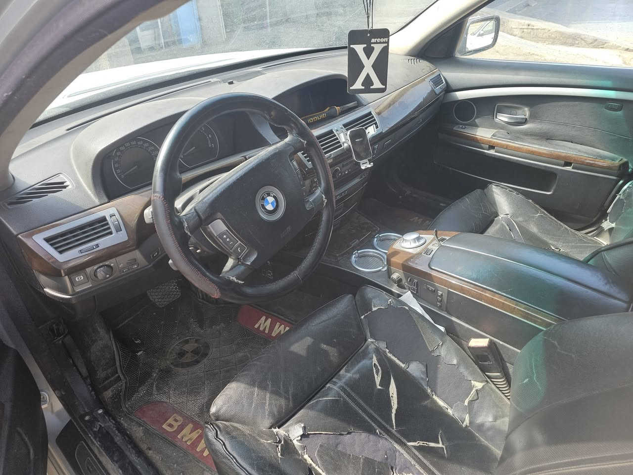 السلام عليكم
باخره مديل ٢٠٠٢ معلايه والتسجيل نفتح يعني تسجل اصولي 

مكانها بصره السعر ٧٥ ورقه 

تواصل فقط اتصال ***********
