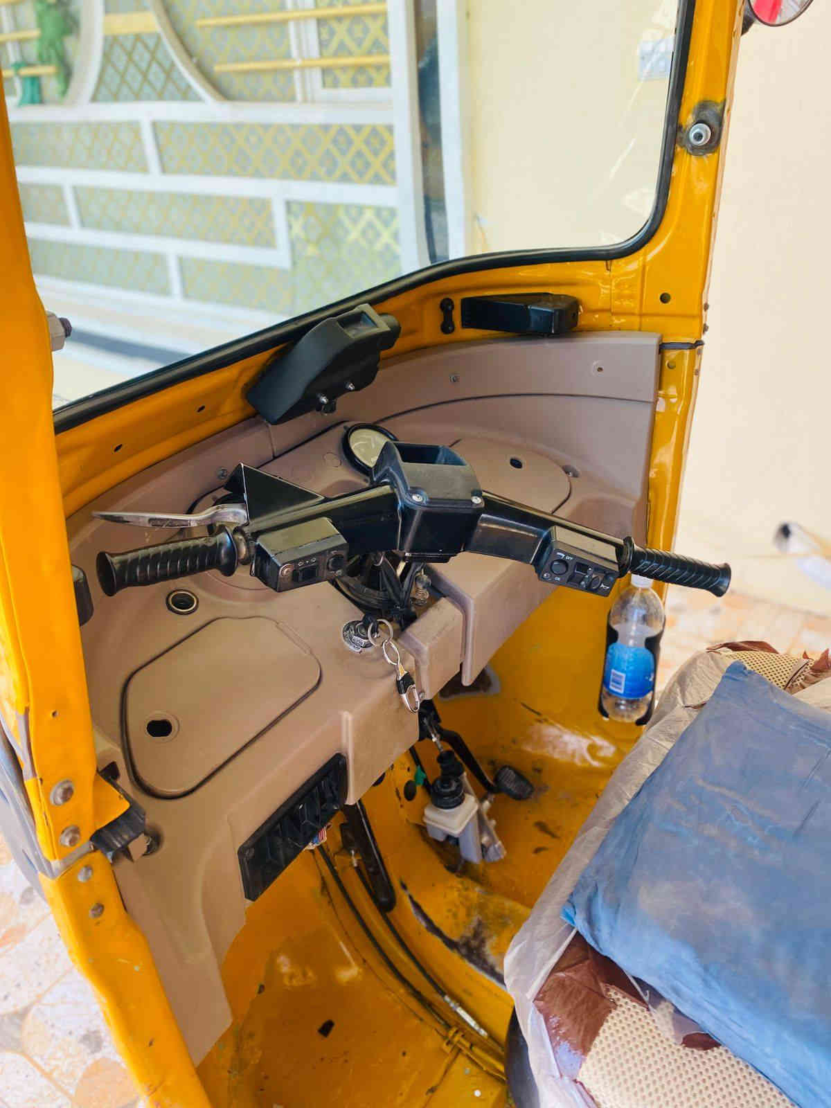 اللبيع تكتك 20كفاله عامه بس دوس معمره ولمكينه بوش بستم  مرقمه واسط تحويل ثاني يوم تكتك خير من الله 
تكتك كبل يل شغل ما ثب عليهه رب دينار تخم تاير السعر 6و200وبيه مجال 
اريد مراوس ب 21كون كفاله ومرقمه ستفسار نتصال عل ‏‪0784 442 4730‬‏عنوان واسط النعمانيه وتحياتي الى جميع
