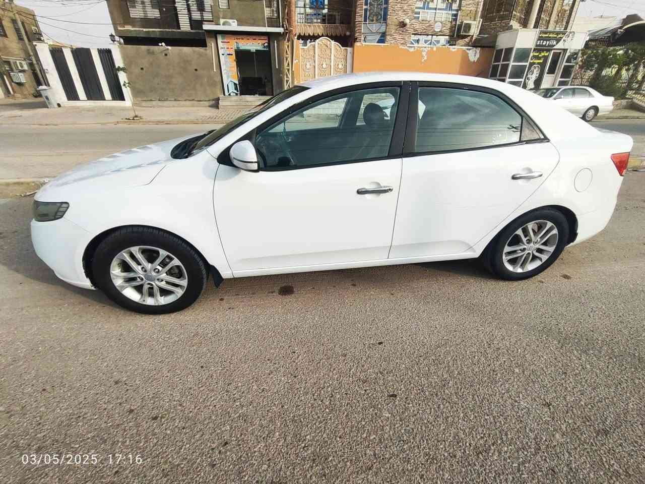 سلام عليكم للبيع سيراتو مديل ١١ رقم اربيل كير مكينة تبريد كله جاهز شرط المكينة بلادي ممفاوحة السياره بيهة فقط بنيد مصبوغ بلادي نفسة بدون داخل والباقي مكفول مكاني النجف الاشرف السعر ٩٢ وبيهة مجال قليل كلش للاستفسار الاتصال ***********
