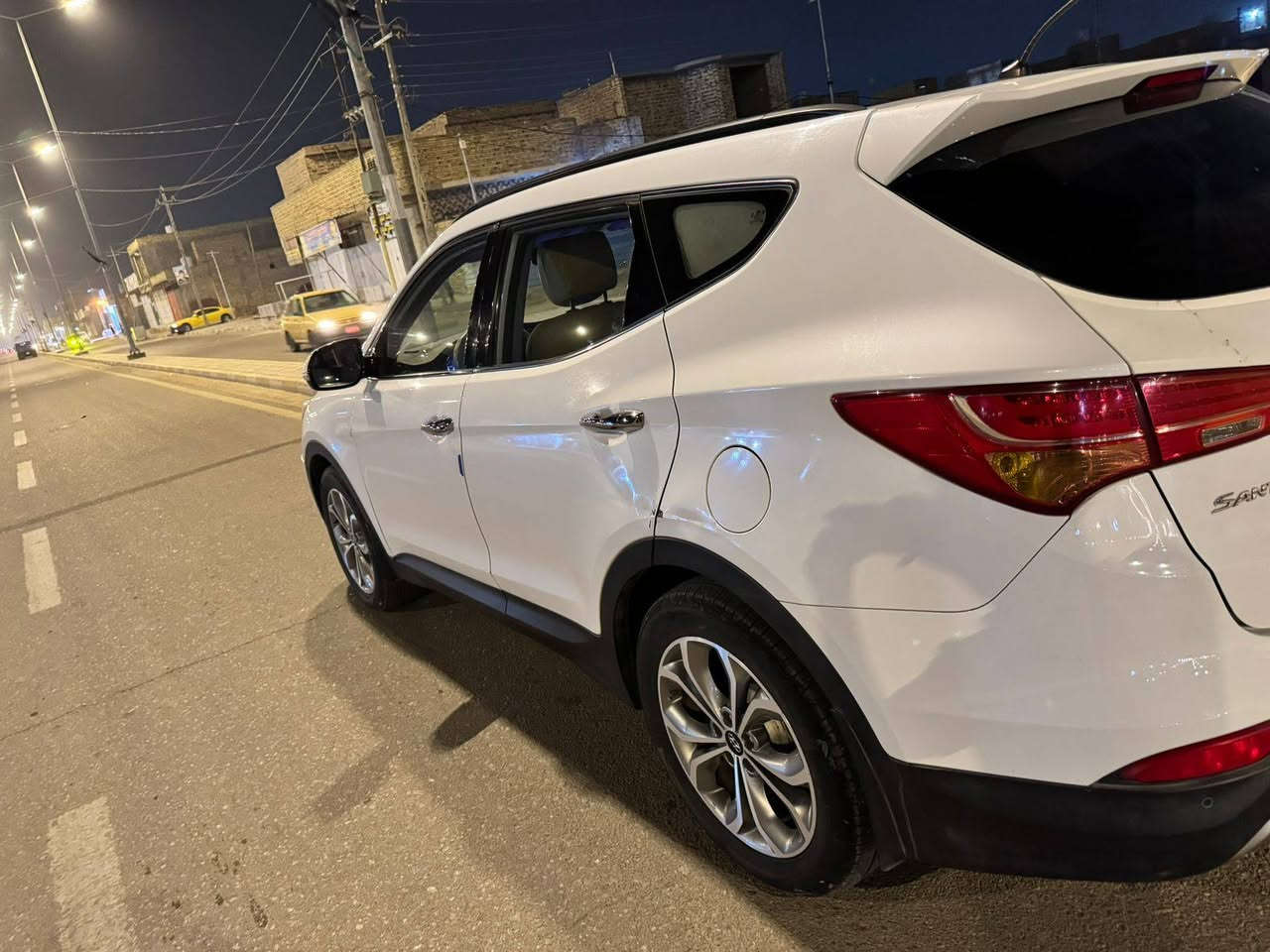 للبيع
هيونداي سنتافي 2015  
رقم بغداد مميز  مشروع وطني 
وارد خليجي  (( السياره مبدل بيه بس بنيد لسبب حادث بل عراق ))
فول مواصفات  
محرك 6 سلندر  
7 راكب  
ماشيه 187 ألف كم
السعر 188 وبيه مجال 
 📞 ***********
مكان السياره محافظة ميسان /العماره
