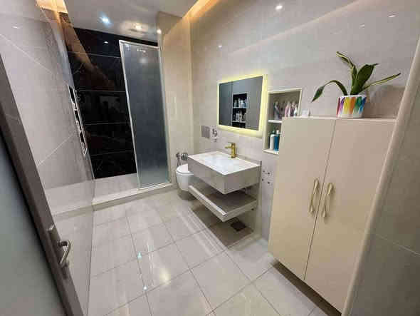 🏡 دار للبيع 🏡
━━━━━━━━━━━━━━━━━━
📍 الموقع: بابل – حي الطيارة – مجاور مدينة ألعاب المدهش – قريب من شارع 60
━━━━━━━━━━━━━━━━━━
📜 الملكية: طابو زراعي سند 25
📏 المساحة: 220 متر
📐 الواجهة: 11 متر
📏 النزال: 20 متر
━━━━━━━━━━━━━━━━━━
🏠 تفاصيل العقار:
▪️ عدد الطوابق: طابق واحد
▪️ عرض الشارع: 8 متر (تبليط)
▪️ غرفتين نوم
▪️ صالة
▪️ استقبال
▪️ مطبخ
▪️ مجمع صحيات
▪️ كراج سيارة
▪️ حديقة
━━━━━━━━━━━━━━━━━━
💰 السعر: 250 قابل للتفاوض
━━━━━━━━━━━━━━━━━━
📞 للاستفسار:
***********
***********
━━━━━━━━━━━━━━━━━━
🏢 موقع المكتب:
بابل – حي الجزائر – مقابل الجسر الدولي
━━━━━━━━━━━━━━━━━━
