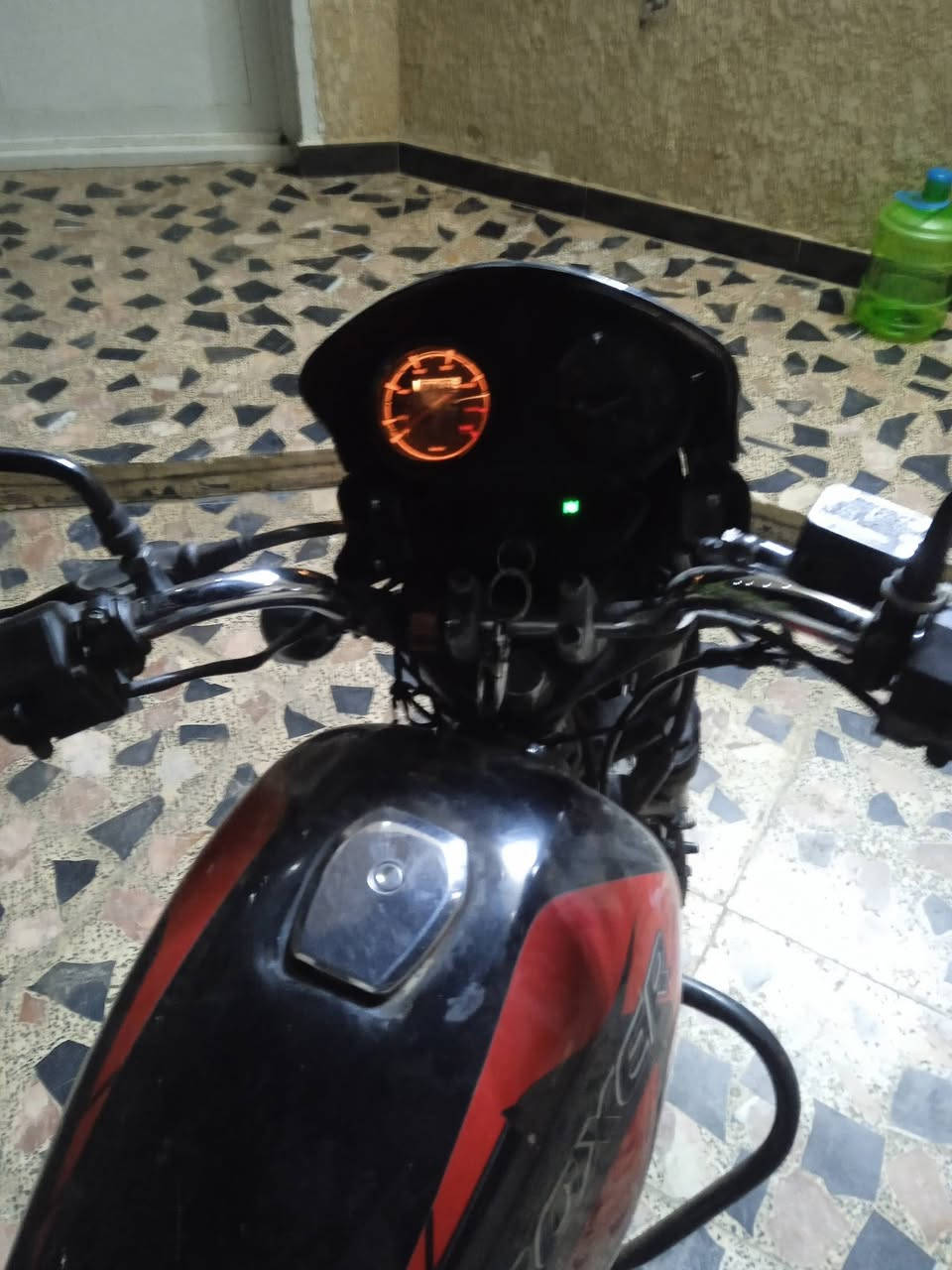 سلام عليكم شباب بوكسر موديل 23 بدون  كير محرك شرط اخرس لاتبخير ولاتنقيص ولاصوت كهربايات كلها شغاله سلف هندر دراجه لامكلوبه ولامدعومه عدله نقصه كلوب امامي وخلفي فقط رايدها مليون و50االف مكاني بغداد بشعب ***********
