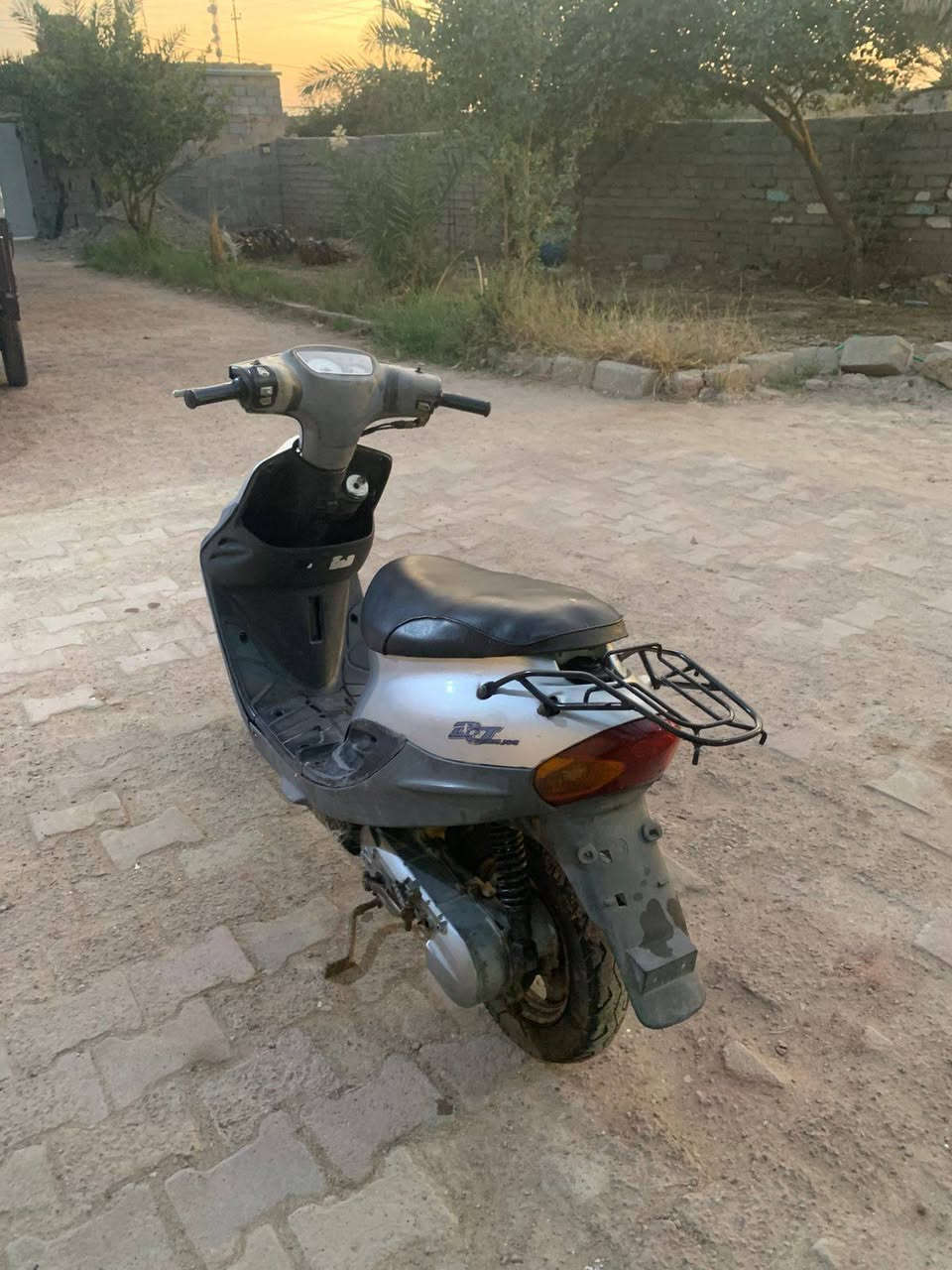 السلام عليكم دراجة ((9))ياباني كهربائيات كاملة من طول للطول سلف نكره اضويه ورا وكدام لد اشارات يمنه يسره عداد سرعة وعداد بانزين دبلات امامي وخلفي تايرات زوج جدد دراجة مابيها اي نقص شلعة واستمرار فول
السعر ((300))
مكاني القرنة الثغر قرب الملعب (11) 

رقمي ((***********))
