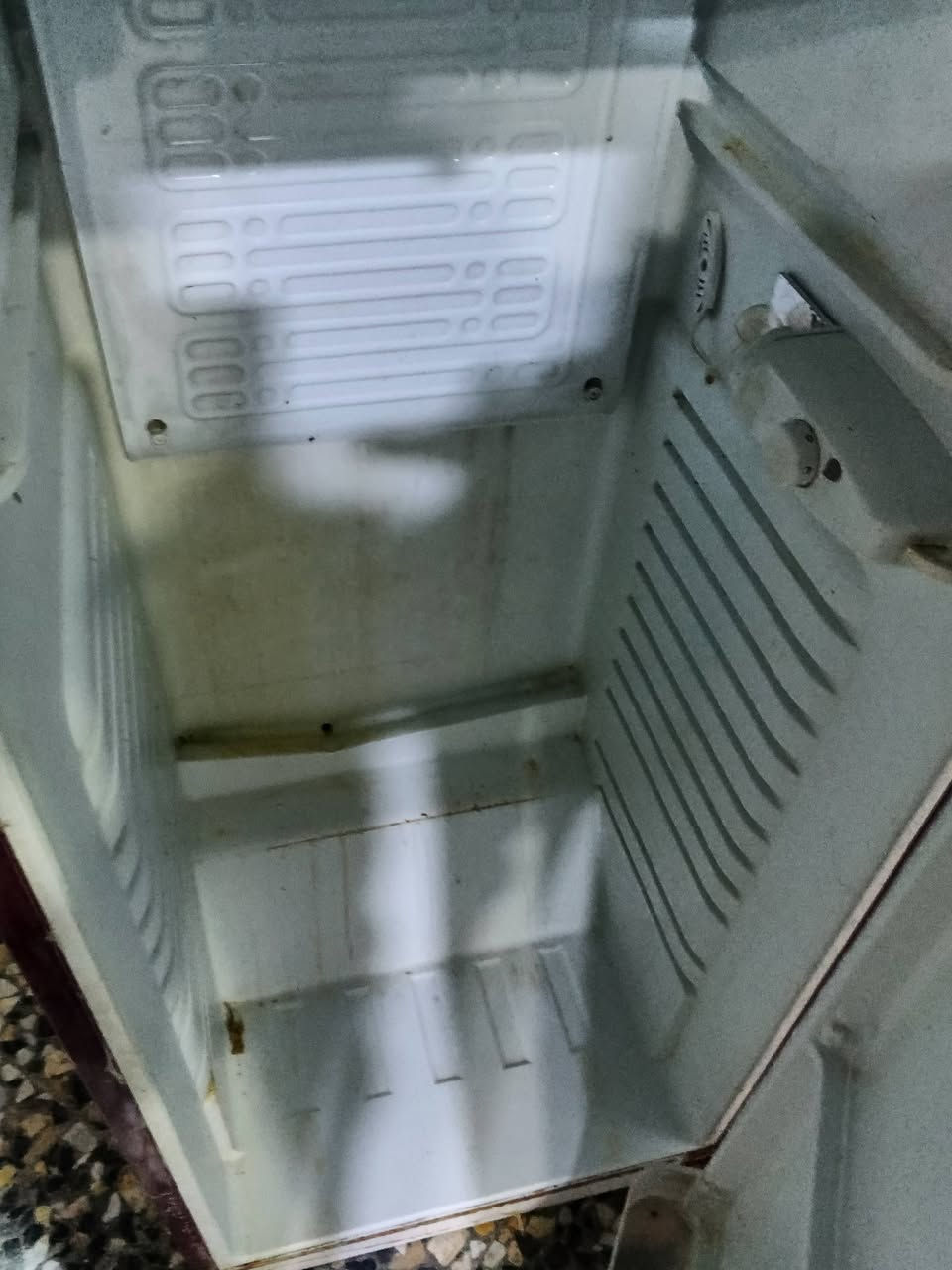 ثلاجه لبيع نضيفه ***********
