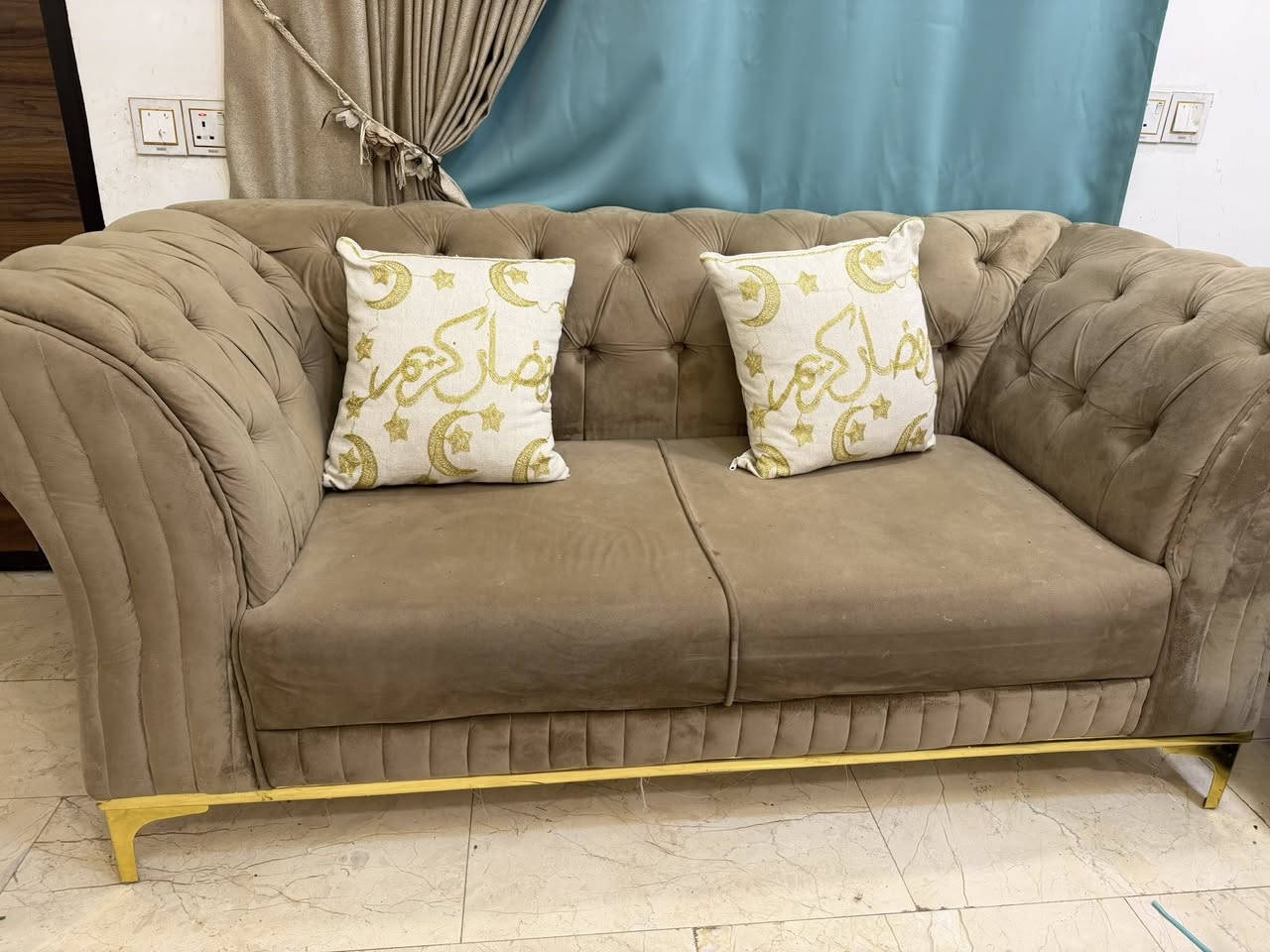 تخم قنفات للبيع اللون بيجي ٧ مقاعد كوشات بيجي مع التخم تجي 

قنفه نفرين 
فنفه ثلاث نفرات 
قنفتين نفر 
العنوان بغداد المنصور
السعر ٤٥٠،٠٠٠


**إذا كنت صاحب هذا الإعلان وتريد حذفه لأي سبب، رجاءا أرسل رسالة إلى الدعم الفني**