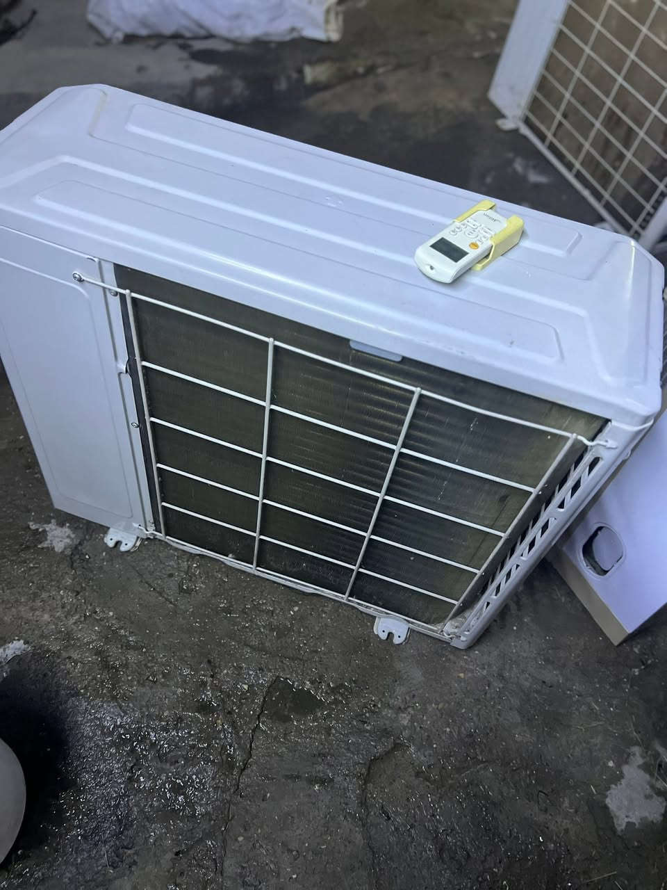 السلام وعليكم اخوان للبيع سبلت ميلانو طنين وثلث 
نضافه95/100 تبريده ثلج ❄️☃️🧊+تدفئه 🔥🐦‍🔥❤️‍🔥 كامل مكمل جيب وشد بواري جدد ريمونت وايرات اخوان 
 السبلت كله على وضع الشركه  الجهاز رديتراته صفر  
غازه مقفول مالت الشركه 410 R مغسول وجاهز 
بعد معروف الميلانو بتبريده ودفعه القوي جاهز بس عليك تشده 
السعر٥٢٥ وبي مجال بسيط 
اخوان السبلت مو انفيرتر عادي
شارع فلسطين ***********
