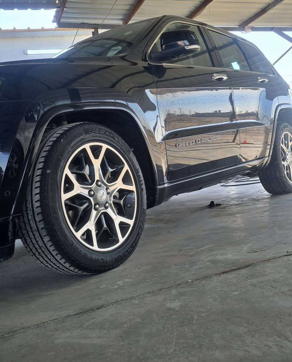 السلام عليكم
Jeep Grand Cherokee Limited 2020
جيب جراند شيروكي ليمتد ۲۰۲۰ (خليجي)
مكفوله كفاله عامه  ماشيه 73
المكان الديوانيه قضاء عفك 
رقمي ***********
 السعر ٣٢٥وبيه مجال
#المواصفات :
6سلندر  نضام جكات تصعد وتنزل
1. رادار . 
2. نظام وقوف السيارة الذكي. (AUTO PARK)
3. تحذير الخروج عن المسار .  
4. نقطة عمياء .
5. دفع رباعي 4x4 . 
6. فرش المقاعد من الجلد . 
7. صفي المقاعد الأمامية كهربائية .
8. ذاكرة لحفظ وضعيات الجلوس . 
9. صفي المقاعد الأمامية مع تدفئة . 
10. صف المقاعد الخلفية مع تدفئة . 
11. ويل قياس 20 انج .
12. مقود السائق كهربائي . 
13. تدفئة ستيرن . 
14. سقف بانوراما .
15. شاشه كبيرة 8.4 انج .
16. نظام الملاحة (GPS) . 
17. نظام خاص للطرق الوعرة . 
18. مصابيح امامية زنون . 
19. المصابيح الأمامية مع LED لايت . 
20. كشافات ضباب بروجكتر زنون . 
21. تشغيل عن بعد .
22. صندوق كهربائي .
23. حساسات أمامية . 
24. حساسات خلفية .
25. كاميرا خلفية .
26. بخاخ ماء لتنظيف المصابيح الامامية .
27. مرايا متحسسه للضوء العالي . 
28. مرايا جانبية قابلة للطي . 
29. بلوتوث تلفون . 
30. محدد سرعة . 
31. نظام تشغيل واطفاء اوتماتيكي للمحرك للتوفير من صرف الوقود . ( Auto Start System ) .
32. نظام بريك اوتماتيكي ( Auto Break System ) .
-------------------------------------
