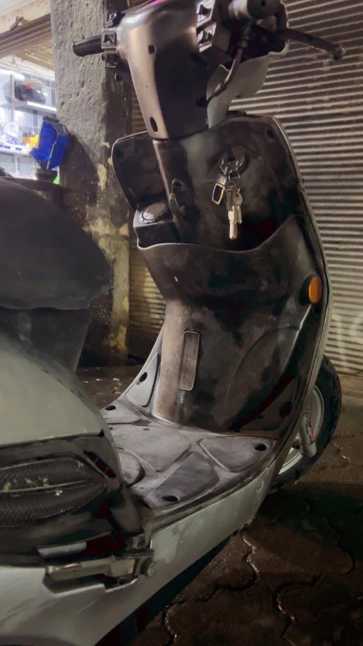 كامكو جي فور دراجة جديده ومتعوب عليها لايتات زنون اشاير ولدات بك لايت كله جديد بنز خلفي دسك امامي مكينه مفتوحه وعل شرط لا تبخير ولا تنقيص دراجه لا طسه ولا هاي ترايك وين ميعجبك شلعه ومعدل بريك بالمكان السعر350 واتساب مفتوح 
***********
