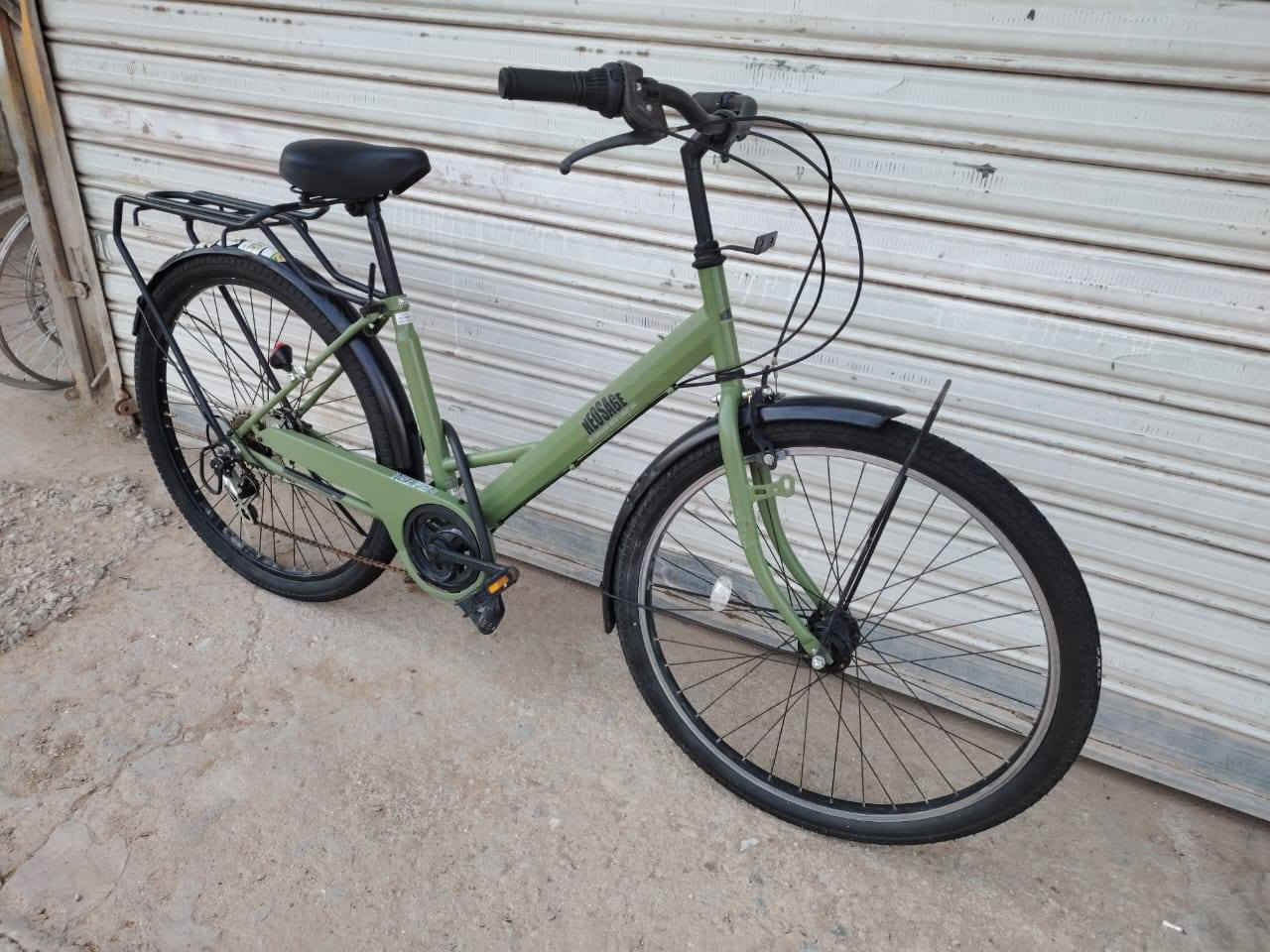 السلام عليكم ورحمة الله وبركاته
بيسكل بناتي حجم ٢٧ تاير عريض أوزان 
باله ياباني النضافه فول  
ماركه ( NEOSAGE) 
 سيبايه عضم اصلي
السعر (  160  الف ) 
 كير ٦ نمر شيمانو اصلي 
لون ميمز زيتوني القطعه مختمه 
تاير عريض أوزان يتحمل وزن 
كشن طبي اصلي أوزان 
فول موصفات قطعه نضيفه 
عنوان المحل بغداد الحبيبيه 
هاتف *********** 
الاستفسار واتساب
