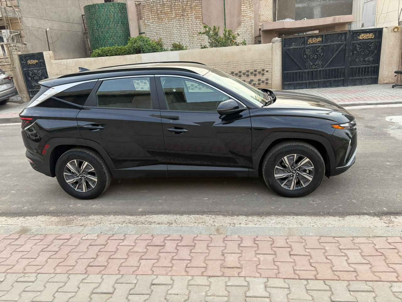 توكسان 2023 هايبرد بجم كبس بدون دواخل
السلام عليكم
توسان 2023 رقم بغداد باسمي 
هايبرد كهرباء و بانزين
حادثها واضح بالصور باب مبدل لون والجنطة فقط. بيها صبغ
مكان بغداد
السعر 173$ وبي مجال
***********
