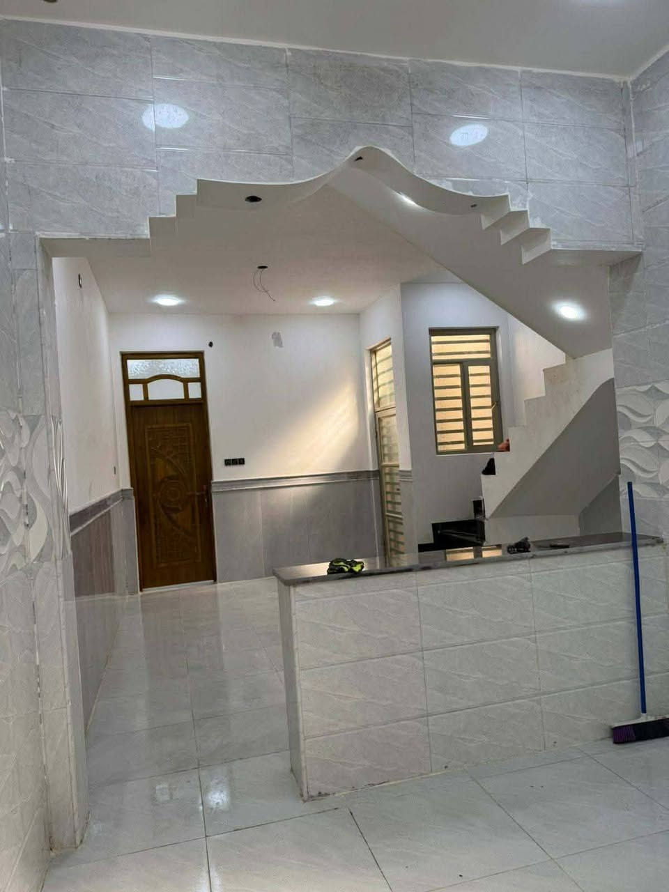 الدار للبيع مساحة 100 متر، العنوان حجي حسن الجمعيات نهاية الأربع سايدات قرب المولدة، بناء حديث 2026، طابق واحد
واجهة 5، نزال 20
سند 25، فووول خدمات
السعر سعر 68وبي مجال قليل 
‏‪0775 740 5698‬‏ الاستفسار  👉
