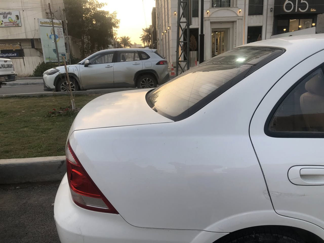 نيسان سني ياباني البدي كوري 2009  ماشيه 130 الف بيها خشم البنيد والالباب من جهة السايق ومعدله موضحه بلصور سعرها 92 ورقه للتواصل عبر الواتساب او الماسنجر ***********
