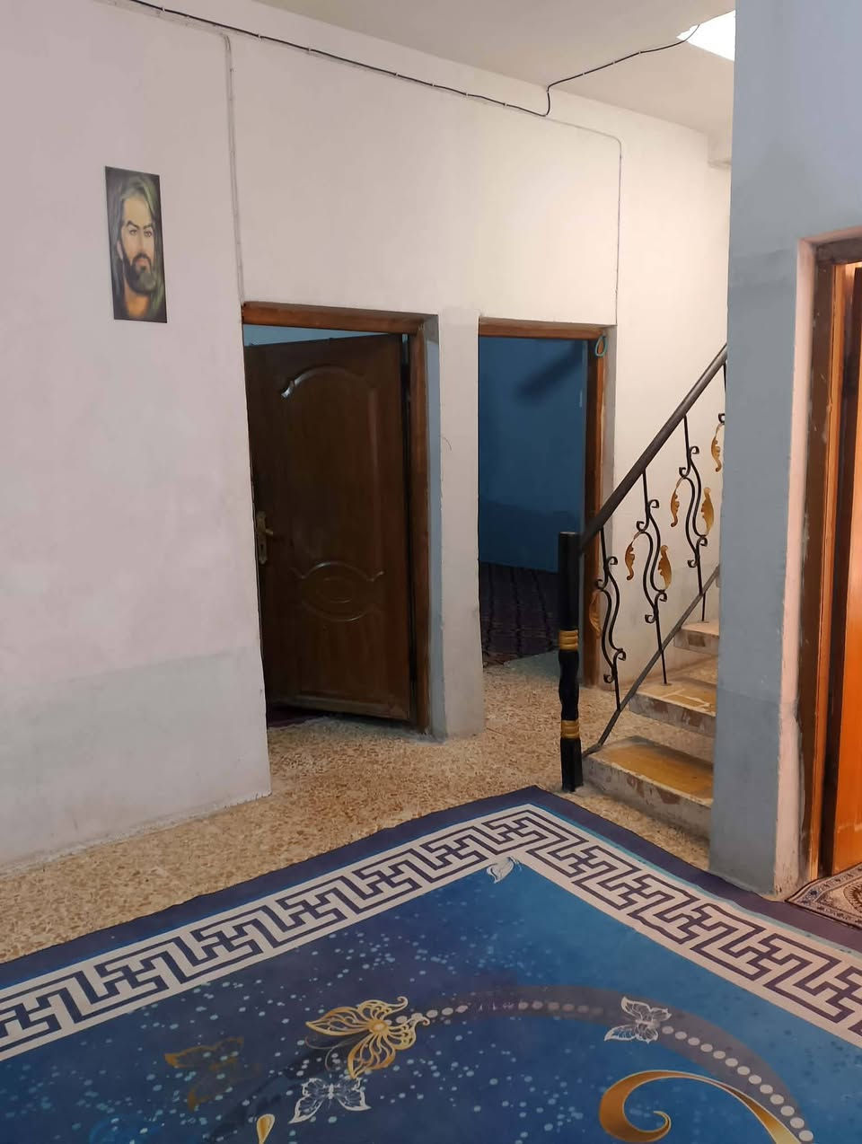 السلام عليكم بيت في كربلاء المقدسه الحر السواده المساحه 170 صاله و استقبال و اثنين غرف و مطبخ صحيات و الطابق الثاني صاله و غرفه و صحيات للاستفسار خاص او الاتصال علئ الرقم ***********
