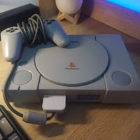 بلايستيشن • شغال • كامل اغراضه