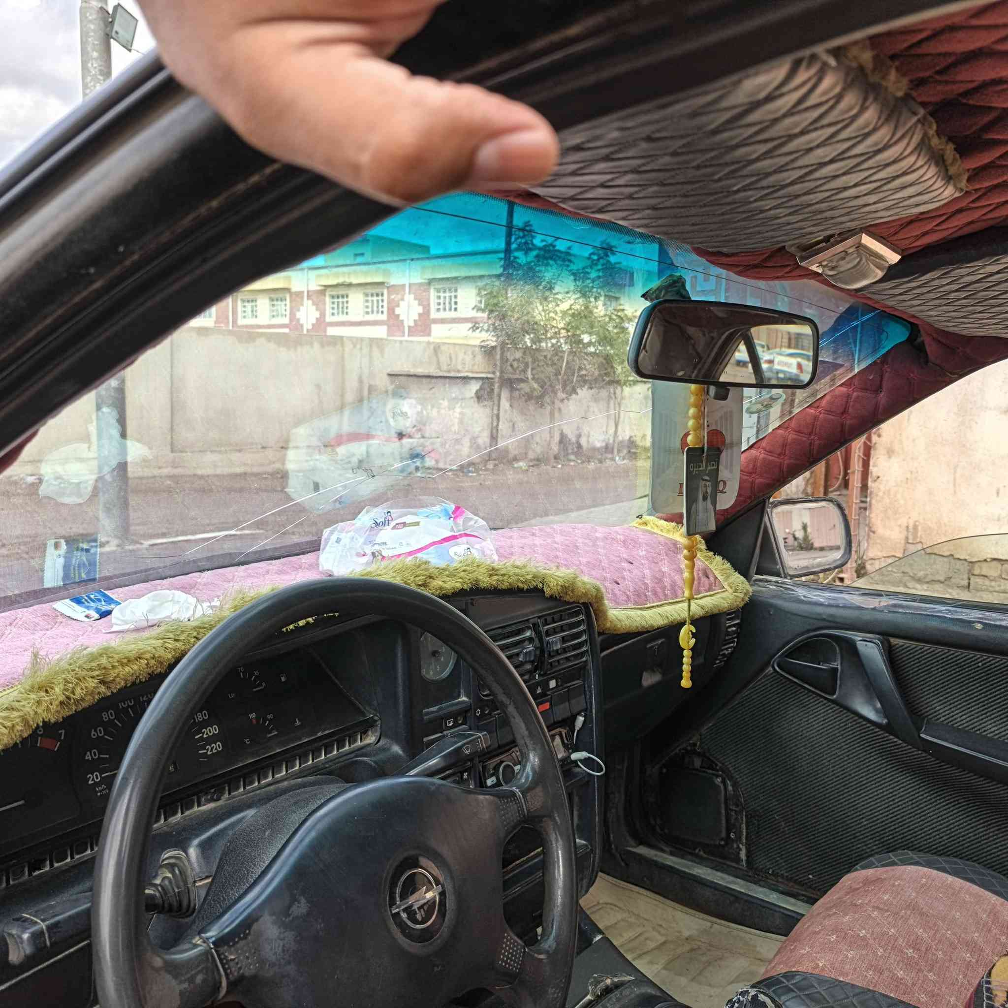 أوبل اميكا موديل 93
رقم أنبار مشروع وطني 
تحويل ثاني يوم 
كير خير من الله 
محرك 2000
مكان السياره الحبانيه 
***********
سياره نضيفه
رقم جديد
