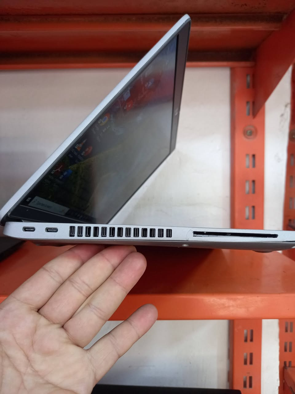 لابتوب دل 5420
الجيل الحادي عشر 
المعالج كور اي 5 الجيل 11
الهارد    256    ssd  m.2
الرام  8.  ddr4 
كارت الشاشة  8  شير 
حجم الشاشة  14 
الشاحنة اصلية 
يحتوي على منفذين تايب سي للشحن او نقل البيانات
نظام التشغيل ويندوز 10 عربي انكليزي 
الملحقات شاحنة تايب سي  وجنطة 
السعر  310

***********
***********
يوجد توصيل

متوفر 
تتوفر مجموعة لابتوبات بأسعار مناسبة ومواصفات مختلفة
