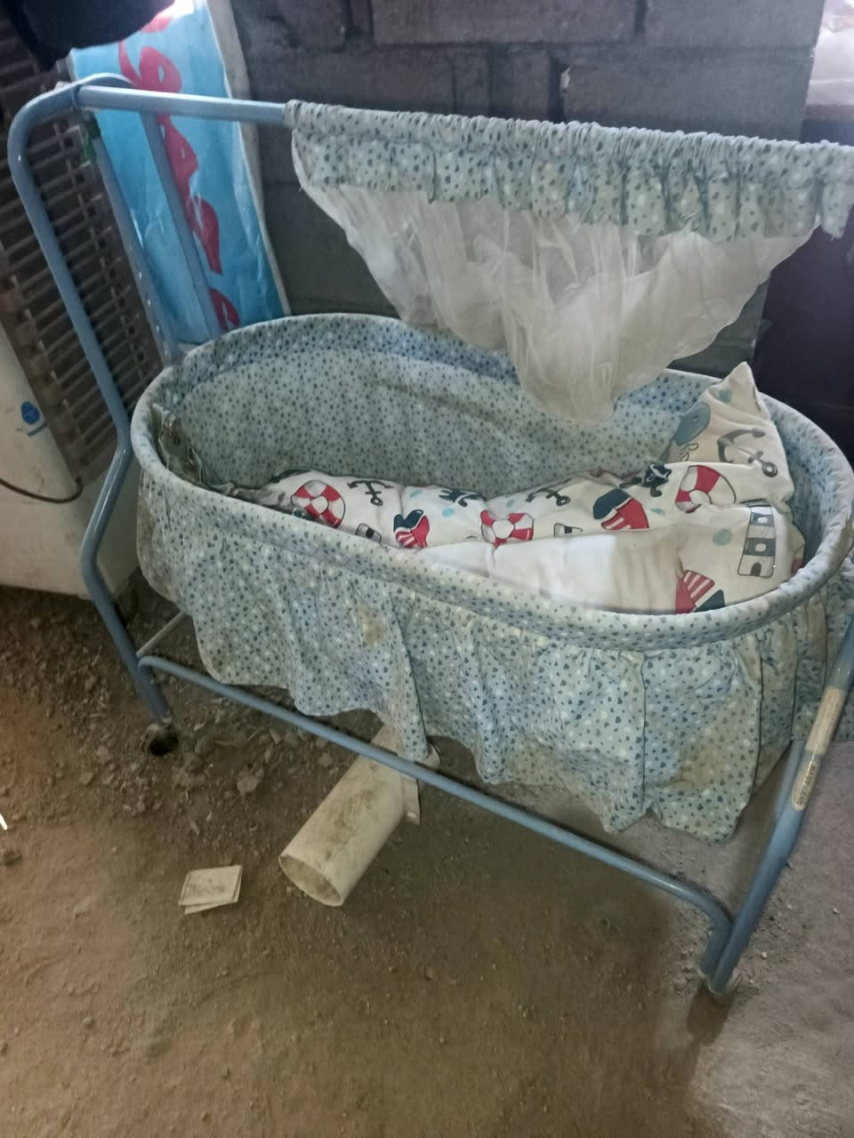 ابيع شلع
قفل ١٢٥ الف كولهن شلع 
الكمفيره شغاله 
المروحة شغاله 
الغساله ماعرف ليش متفر 
الطباخ شغال بس يرادله تبديلات وتنظيف 
الستفسار بلتعليقات


**إذا كنت صاحب هذا الإعلان وتريد حذفه لأي سبب، رجاءا أرسل رسالة إلى الدعم الفني**