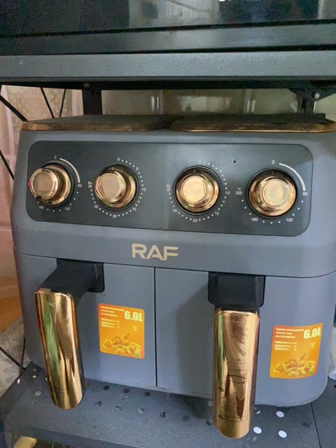 ✨ قلاية هوائية RAF جديدة ✨

🍟 قلاية هوائية من ماركة RAF.
✅ جديدة ونظيفة.
🔥 مناسبة لتحضير البطاطا، الدجاج، اللحم، السمك، والمعجنات مع استخدام كمية قليلة من الزيت.
⏲️ مزودة بمؤقت وتحكم بدرجة الحرارة لسهولة الاستخدام.
💰 السعر: 200,000 دينار فقط.
📍التسليم حسب الاتفاق.
📩 للاستفسار أو الحجز، راسلني على الخاص