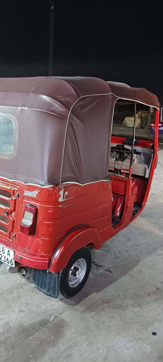 تكتك
موديل 18
بس هاي الضربه الواضحه بصوره
*********** اتصال فقط
سعر 4800وبيه مجال
