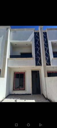 عقار للبيع ١٠٠م/واجهة /٤/يتكون من /٣/غرف نوم /+صالة +مطبخ خدمات /البيت...