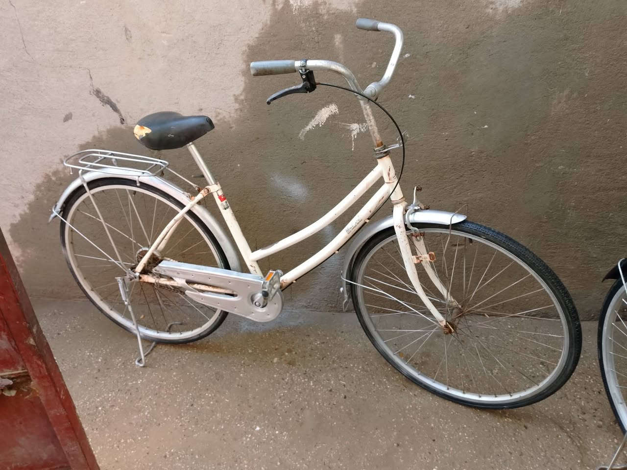 سلام عليكم
باسكلات  البيع 
البرتقالي 26السعر 60
الرصاصي 26سعر65
الحليبي 27سعر 70
دراجه شحن 125
***********
