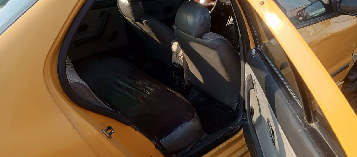 سلام عليكم سمند 2010 لبيع سيارة شوف العين نقصها تبريد وصدر تعبان امامي ودرام شفت هم تعبان ولباقي كله تمام دواخل دوشمه غرفه كامله وحلوة مكينه كير حلوات تايرات تخم جديد  رقم بغداد ارقام الدولي طالعه باقي بس على الستلام هيه مصفرة وعندي وصولات  رايدها 28 وبيها مجال رقمي ***********
