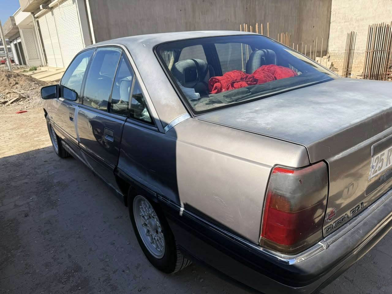 اوبل اوميكا  موديل1991 سياره بلاد بدون صبخ  لا ضربه ولا تعديل بدون صبخ سياره سنويه جديده رقم جديد رقم كركوك استفتسار رقم *********** عنوان طوز وكركوك
