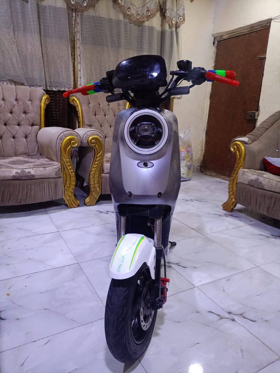 دراجه شحن ار 9 كامله ونظيفه سعر 325.بطاريات نظاف وقويات حجم16امبير العنوان بصره نواب ظباط مقابل مستشفى العسكري ***********كلشي مذكور شراي يخابر يراسلني ع واتساب
