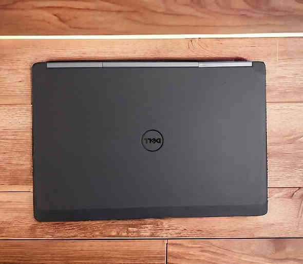 للمهندسين و للمصممين و للألعاب لابتوب من فئة الووركستيشن بمواصفات جباارة و سعر خرافي 🔥

💻 لابتوب Dell Precision 7710 — توفر حديثاً (كمية جيدة)

✨ المواصفات:

المعالج: Intel Core i7-6820HQ — كوراي سفن الجيل السادس (فئة HQ) — 8 CPUs

الرام: 16 GB DDR4 (قابل للتطوير حتى 128 GB)

التخزين: 512 GB SSD M.2 (قابل للتطوير) — به 3 سلوتات هارد (سلوتين M.2 + سلوت 2.5)

كرت الشاشة الداخلي: Intel   — 8 GB 

كرت الشاشة الخارجي: NVIDIA Quadro — 4 GB

الشاشة: 17.3″ 

🎁 الهدايا والملحقات:
• Windows 11 Pro مثبت + Office مثبت
• شاحن دل أصلي  🔌
• حقيبة حجم 17.3 (لون أسود) 🎒
• ماوس + ماوس باد 🖱️🧩
• كرتونة + تغليف احترافي (بابلز + كرتون للحماية التامة) 📦

🛡️ الضمان والخدمات:
• فحص عند الاستلام مع المندوب ✅
• ضمان 7 أيام بعد الاستلام ✅
• نفحص ونرتّب الجهاز قبل الإرسال

💰 السعر: 430,000 دينار عراقي 

🚚 التوصيل متوفر إلى جميع محافظات العراق

📱 للطلب / استفسار (واتساب متوفر):
*********** – ***********
