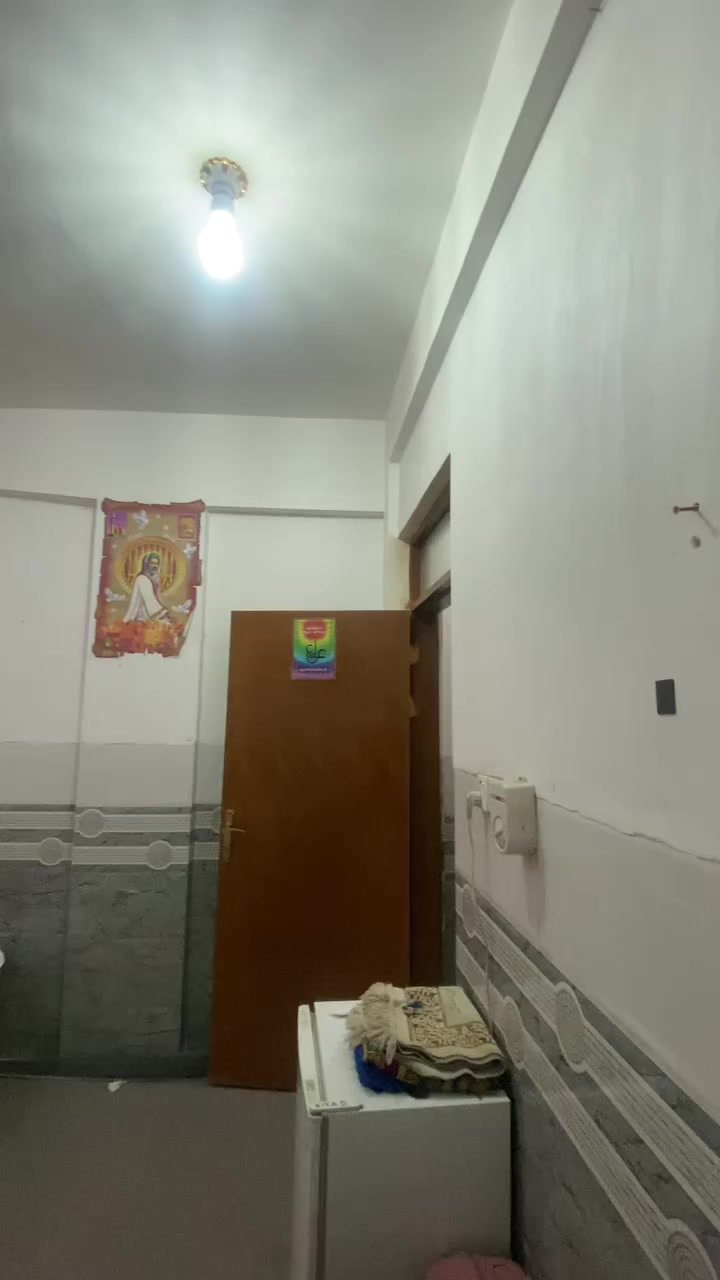 سلام عليكم متوفرة شقق بنضام السويت للايجار داخل الولايه العباسيه الشرقيه خلف كراج الموحد للطلبه والعمال مؤثثه بل الكامل وكامل خدمات
للتواصل على الرقم***********
