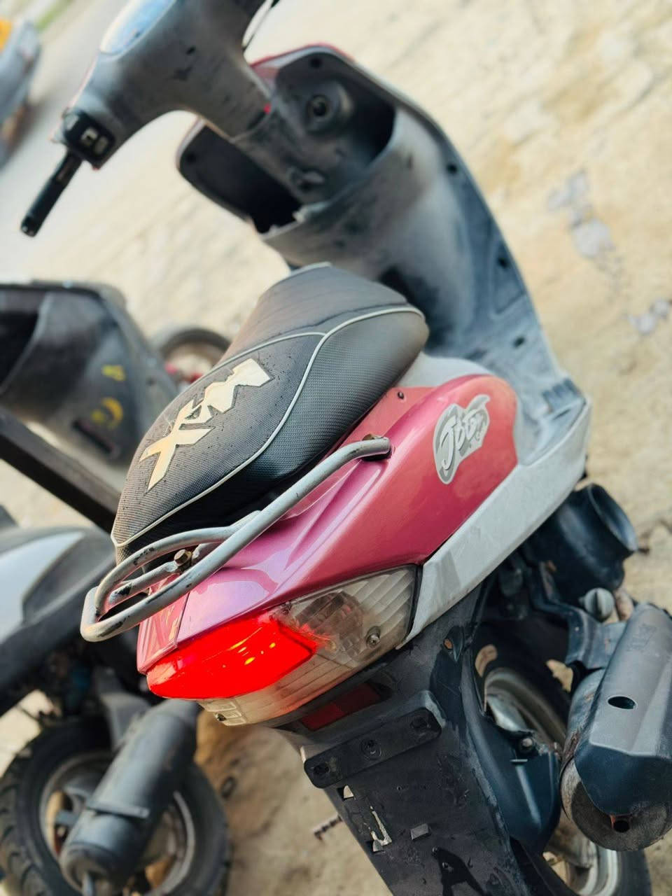 منغولي بلاديه بلاديه بلاديه
فقط بؤشه اتحاسب وياك علبرغي اذا تجاري 
كفرهه ل بلاد موجود 
600
***********
ديؤانيه دغاره
