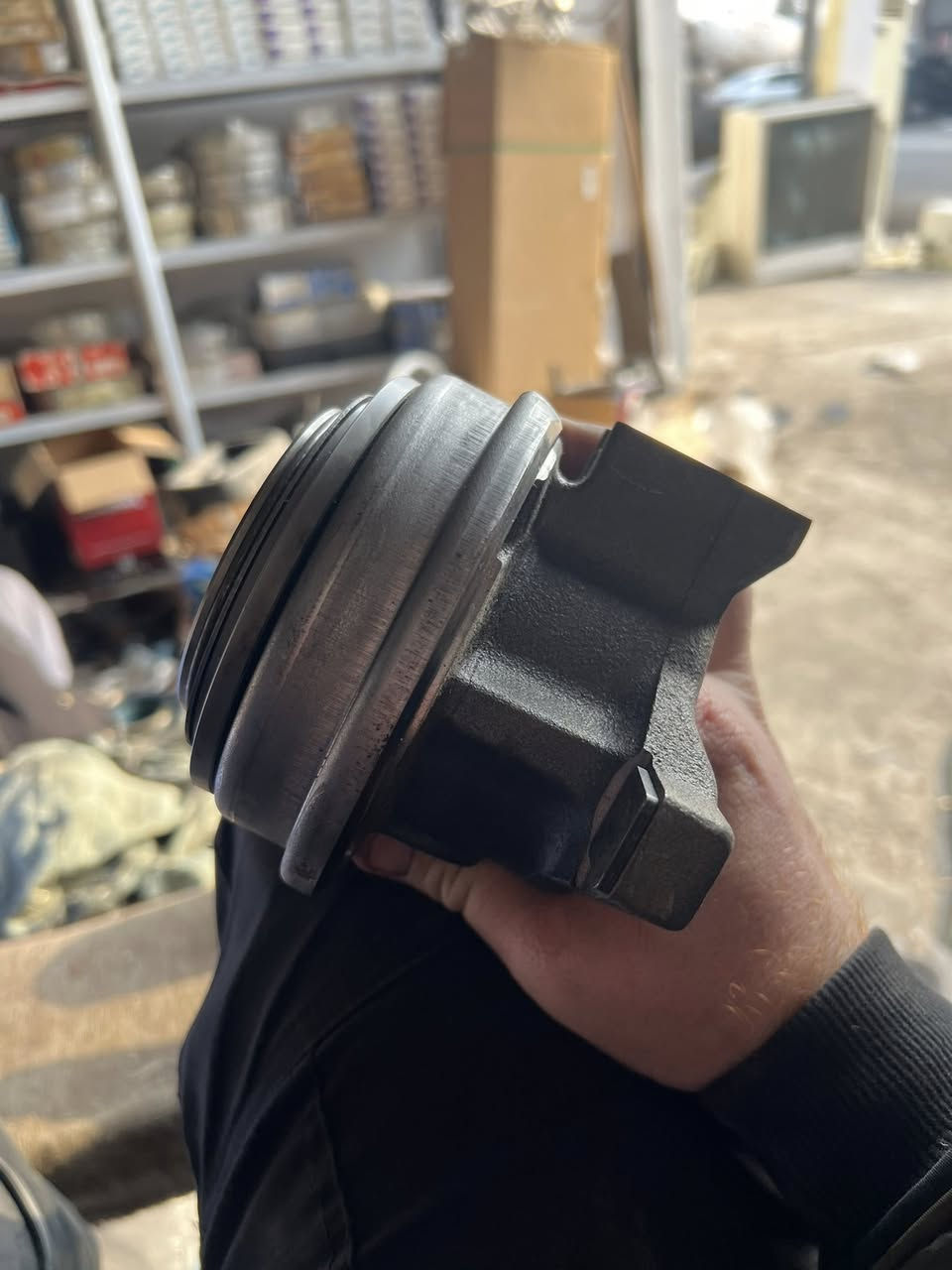 السلام علیکم اخوان انی عندی بولبرین کلیج  جدید سکانیا اصلی شرکە صنع شرکە فالیو
*********** واتساب 
توصیل موجود
