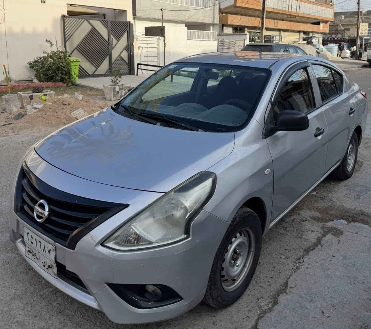 السلام عليكم للبيع فقط 
نيسان سني 2016 هندي 
رقم السليمانيه تحويل فقط بأسم ولد صديقي
ماشيه 190 الف 
بيها جزء من البنيد صبغ وبارد مكانين / سياره جاهزه 
ايرباك صدر طاك / السعر 89 ورقه وبيها مجال بسيط
مكاني بغداد العامريه/ *********** محمد
