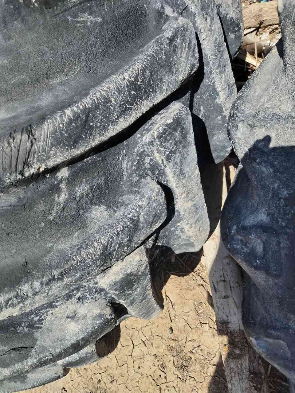 تايرات للبيع زوج امامي واحد خلفي للاستفسار اتصل ***********
