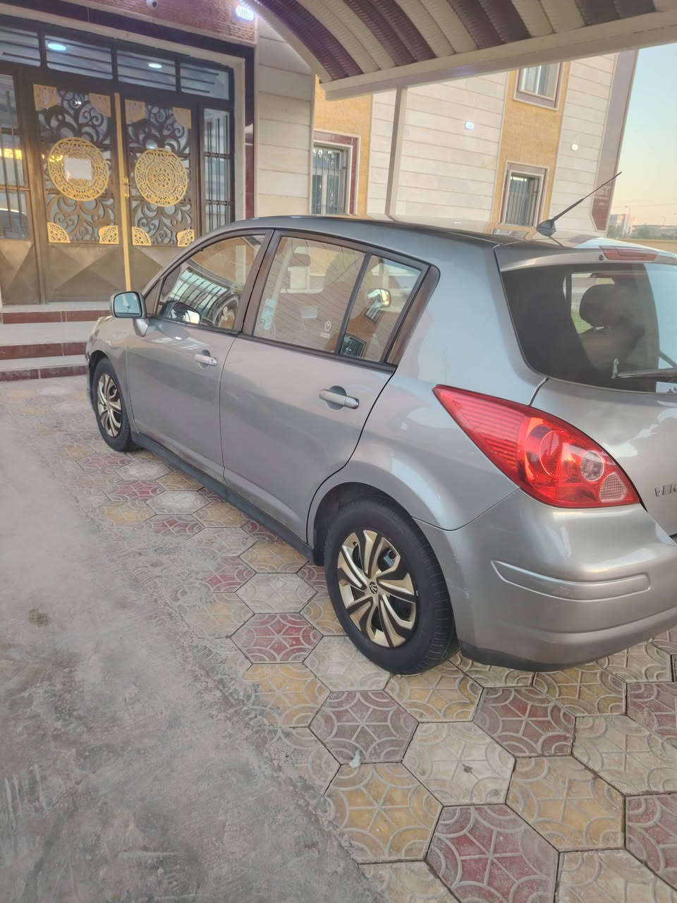 سلام عليكم نيسان فيرسا 2009 للبيع سياره خير من الله سياره مصبوغه حزام طختها  جاملغ الايسر  وكيرها بي عته بل ثاني  سياره رقم بغداد  سياره كلها ليبل واحد  وتجي وتشوف بعينك ماكان السياره الأنبار القائم السعر 57 وبيها مجال بسيط حك جيه***********
