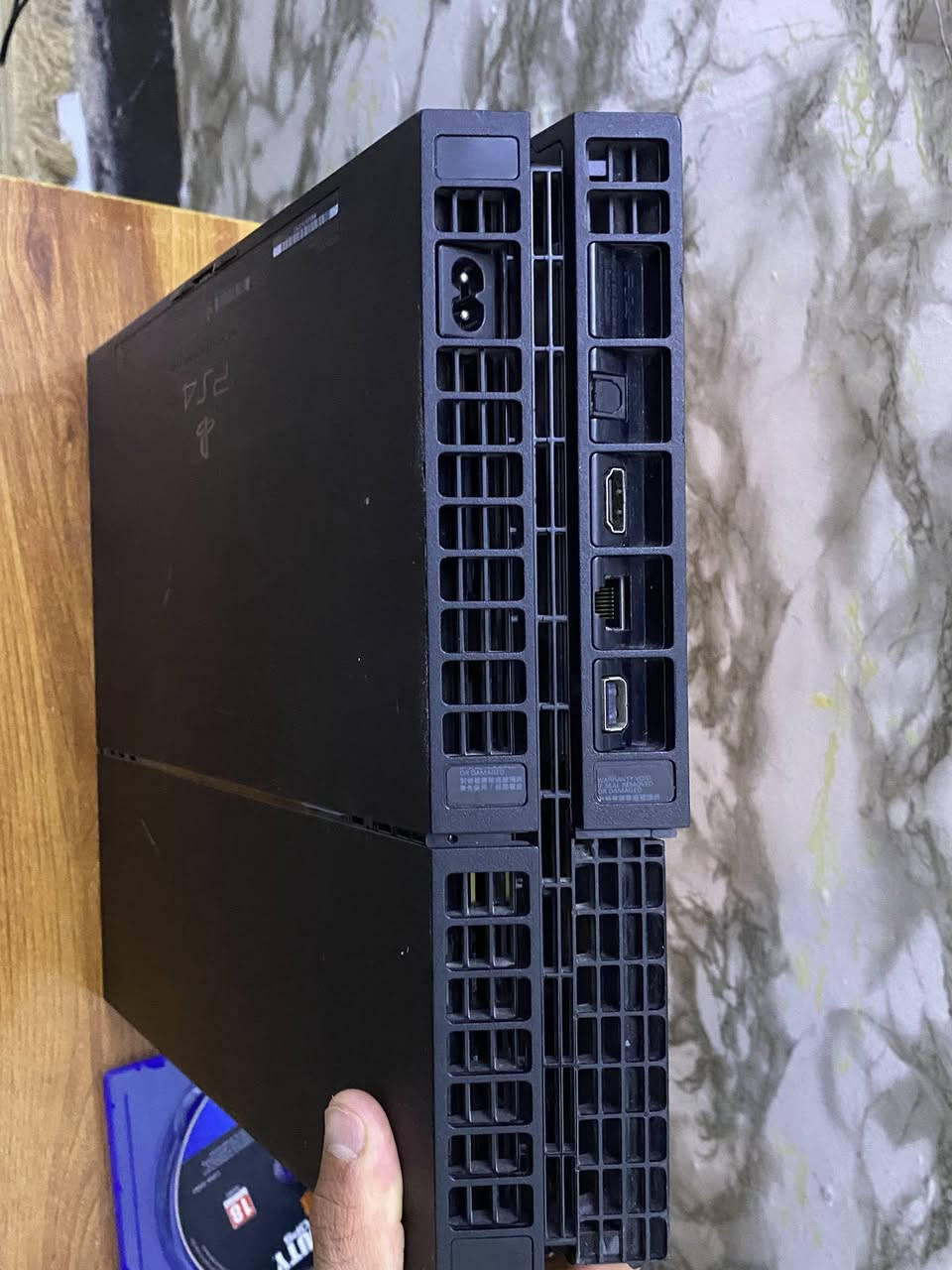 للبيع بلي فور فات اون لاين نضام ١٣ ويا جوستكات العدد ٢ وحده منهن اصليه ويا قرص بلاك اوبس كامل ملحقات الجهاز لوك استيكر ما مفتوح السعر ١٩٠ التواصل خاص الرقم *********** بيه وتساب هاذا الرقم
