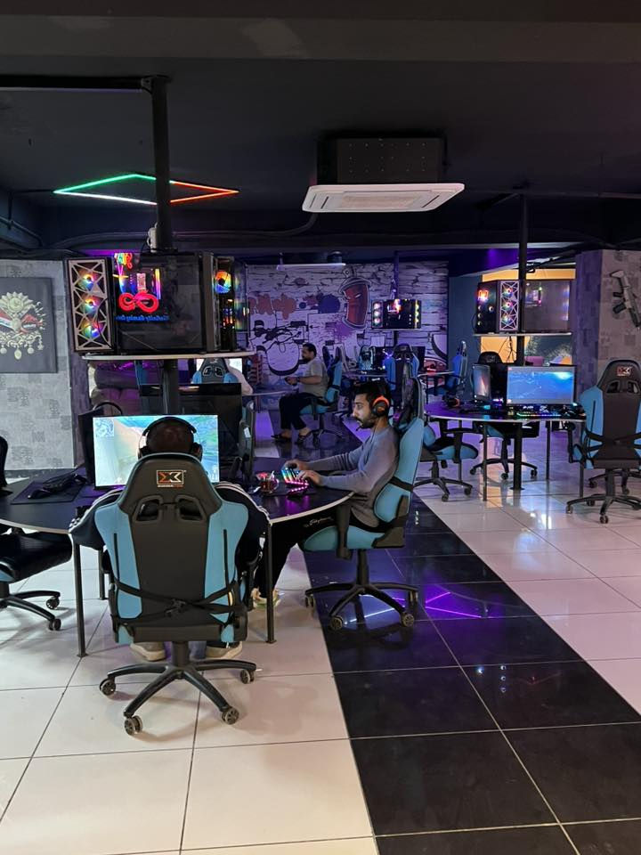 ميز حاسبات دائري عدد ٤ يستوعب ٤ حاسبات للواحد عمل درجة اولى حديد ثقيل للاستفسار تواصل واتساب ***********
