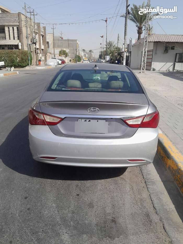 السلام عليكم سوناتا للبيع موديل 2011 مصبوغه
رقم بغداد بأسمي
السياره محرك كير تبريد ثلج خير من الله 
السيارة نظافتها كلش حلوة والسعر 83 بيع او مراوس  وبيها مجال والاستفسار اتصال على الرقم *********** بغداد, العراق
