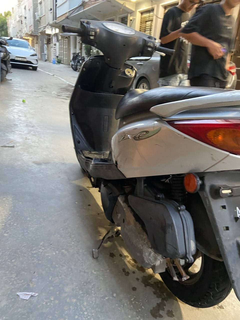 اكزز نوزل بعدهة عل وضع الوكالة مكفولة من كلشي ومكينة نعومة الي بالك وشعلة ومعدل ميحتاج احجي دراجة رمبه ومكفولة وكاملة وتاخذهة احلة من الصور سعرهة مليون وبيهة مجال مكاني يم جزيرة بغداد بكميرة رقم***********
