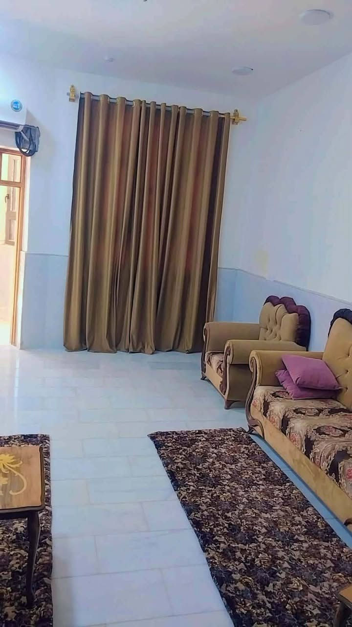 دار سكن طابو صرف( ٣٠٠ متر) الموقع..( الجمعيه) طابقين يحتوي على( ٤ غرف نوم) (وصاله عدد ٢) (وصحيات عدد ٣) واستقبال - ومطبخ- ملبوخ داخل وخارج للإستفسار.. مراجعه مكتب- القريني للعقار- واسط- الزبيديه- الجمعيه- بالقرب من السايدين *********** او ***********
