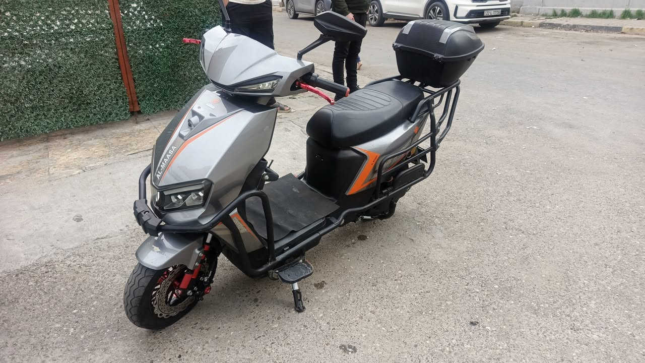 سلام عليكم دراجه شحن ماركه اللماسه للبيع دراجه جديده اخذته مليون و١٠٠ الله شاهد واريد ابيعه ب ٨٥٠ وبيه مجال مواصفات
مزوده ويل 
دبلات تزويد
يدات بريك
بطاريه عدد ٦
بك لايت لد امامي خلفي
نشره 
ملف نحاس
دراجه بك ترجع
٦ سرعات مشي ٨٠ تمشي
دراجه مدرعه بلكامل
كرت بصمه 
مكاني بغداد شارع شيخ معروف رقم ***********
