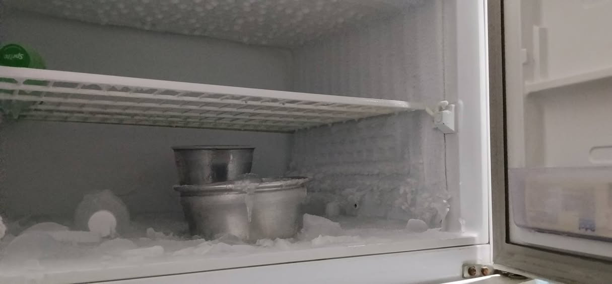 اغراض للبيع كلهم شغالات الثلاجة الكبيره 125 الثلاجة الصغيره 50 البنكات كلهم 30 جدر الضغط 10  ماطور الماء ثنينهم 15 غطاس 25 اوبن 35 بنكه سقفيه 15 مكانهم كركوك
***********
