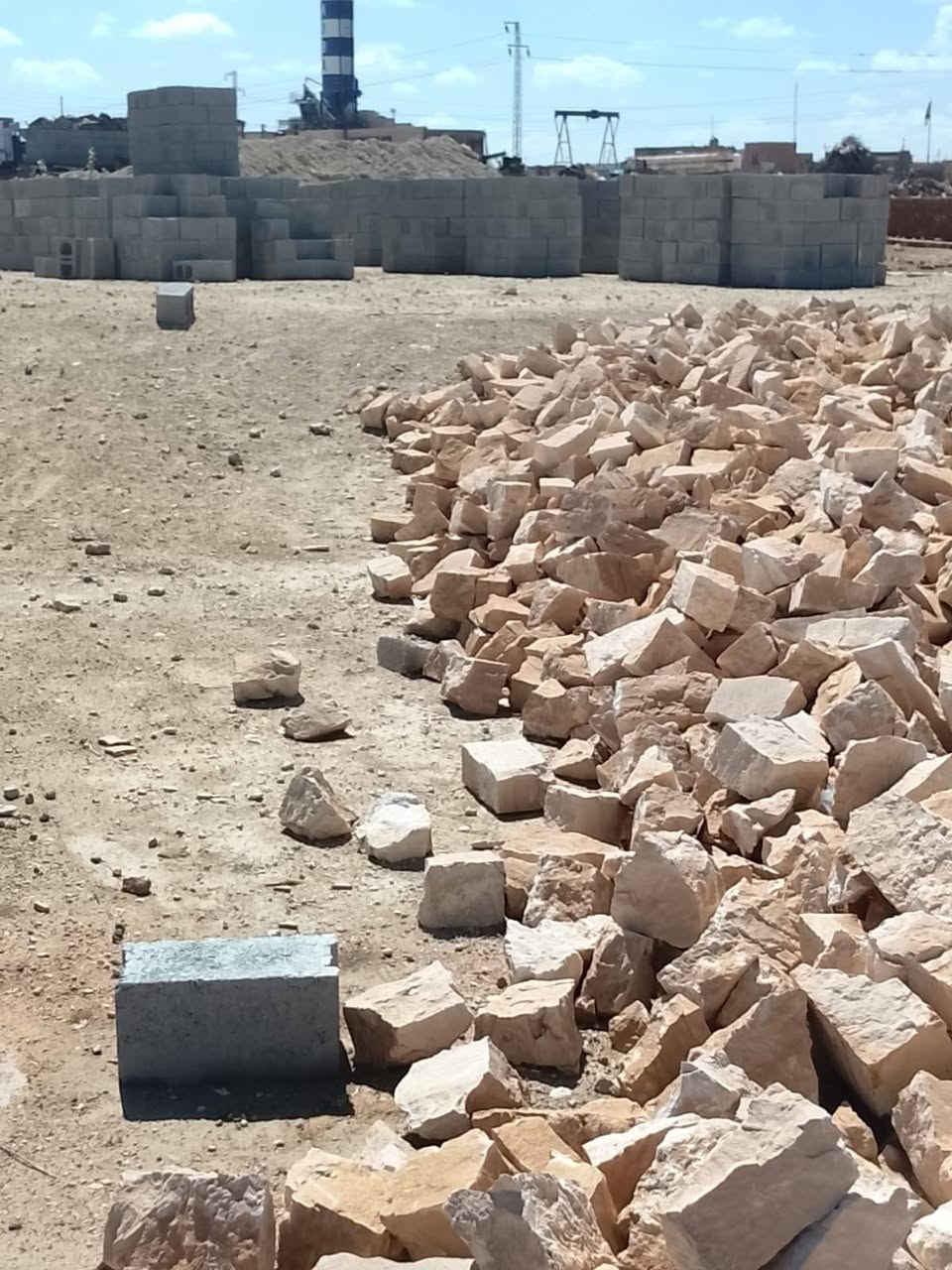 اساس مدفون علي 1500بلوكه وسفينت حجر مكسره معروضه البيع السعر 12
***********
