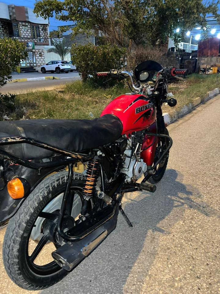 سلام عليكم بوكسر للبيع كربلاء حي العسكري  دراجه نظيفه مدديل 22اوراق اصولي ما ناقصه شي سعر مليون 150وبيه مجال ***********
