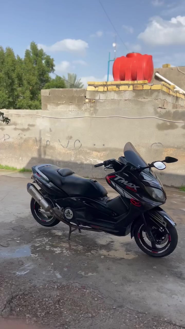 سلام عليكم 
دراجه T MAX 
مديل 2007
دراجه مكفوله من كلشي 
مي راديتر دهن اصلي 
كفرات الدراجه مكفوله من الشخط 
مكينه مكفوله من كل النواحي 
تايرات جديده صالنصه رياضي. 
جميع الكهربائيات تشتغل 
مكان الدراجه واسط قضاء الحسينيه 
تليفون ***********
السعر 17 وقابل للتفاوض
