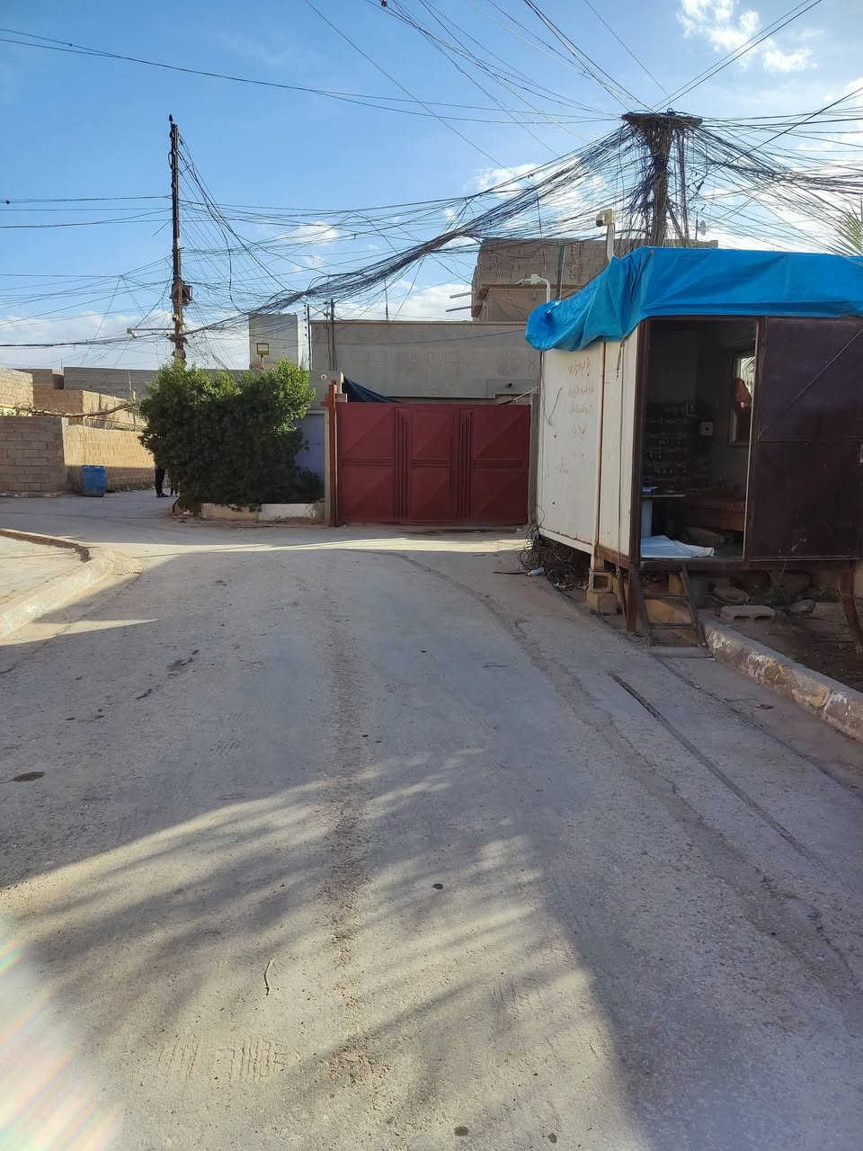 السلام عليكم ورحمة الله وبركاته 
عرض #جديد موقع #ممتاز 
منطقة مرتبه وهادئة ونظيفة 
دار سكن للبيع ( داخل حصيبه)  وداخل بالطابو لكن غير مطوب 
#الموقع/ القائم/ حصيبة/ حي الاندلس مجاور مولد عمر التركي شرق جامع مصعب بن عمير خدمات كاملة  قطاع صحي قريب ومدرسة دمشق ومدارس اخرى قريبه.
#التفاصيل/ بيت بناء حجر قديم #نظيف ومسكون حالياً ركن ع شارعين 
طبعاً البيت بشكل عام #ارضية_كاشي صحيات سراميك 
خارطة بيت كامله 3 غرف نوم / وحده طابق ثاني وثنين ارضي/ ديوان/ استقبال/ صاله/ صحيات / مطبخ + حديقه كبيرة ومساحة كبيرة 
#المساحة/  ( 440 متر ) تقريبآ 
#السعر/ #بــ55_مليون وبي مجال عمله بسيط 
للشراء او الاستفسار الاتصال بالرقم ***********
ومتوفر واتساب أيضاً ♻️
