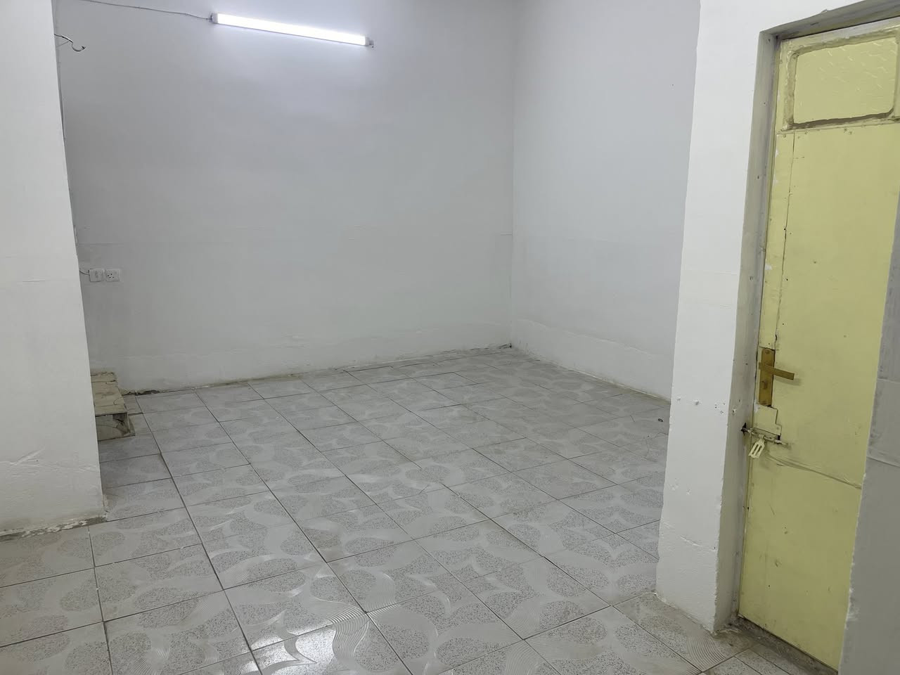 السلام عليكم
للبيع بيت ملك صرف مساحته ١٣٦
الموقع مدينه الذرى مقابل البيع مباشر
كامل خدمات كهرباء ٢٤ بدون انقطاع
شارع تبليط 
مقابيل البيت حديقه تشجير
مجاور البيت مركز صحي موقع البيت ممتاز 
يصلح للاستثمار بايجار ٦٠٠ 
جاهز للسكن
يحتوي ع غرفيتن نوم 
حولي مطبخ صحيات هول كراج
التفاصيل ***********
