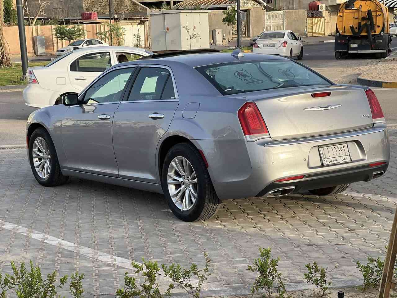 السلام عليكم
أوباما 300c فول الفول 
وارد امريكي رقم بصرة
بأسمي تحويل مباشر
ماشية( 55mi) حقيقي 
السياره ضررها جاملغين امامي وبنيد 
مبدلات قطع اصلية  
موصفاتها فول رادارات جانبيه 
بنوراما
رادار امامي 
نقط عمياء 
كشنات كهربائي 
تدفئة تبريد كشنات 
تدفئه ستيرن 
خزن ميموري 
تدفئه خلفية للكشنات
سماعات harmin/kardin 
ومواصفات الفول معروفه
السعر 185 وبيها مجال 
للأتصال    ***********
